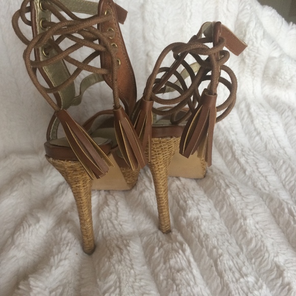 JustFab Camel Lace-up Platforms (6.5) - Picture 5 of 8